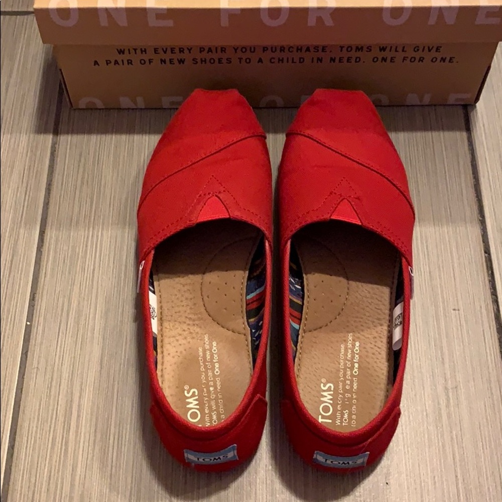 Red Canvas Toms